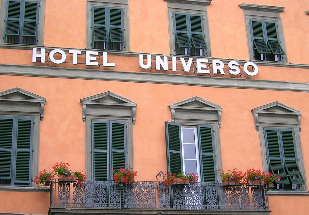 Hotel Universo Piazza del Giglio (Lucca, Italie) by Dan Duquette