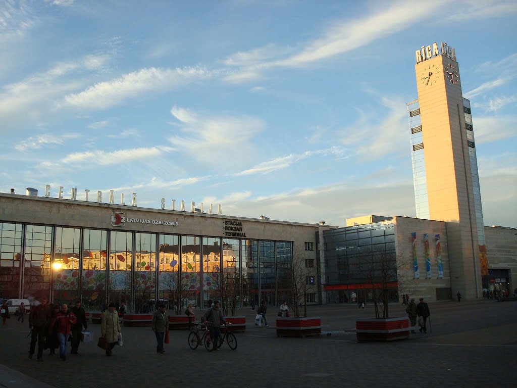 Railway Central Station by Emiliano Homrich