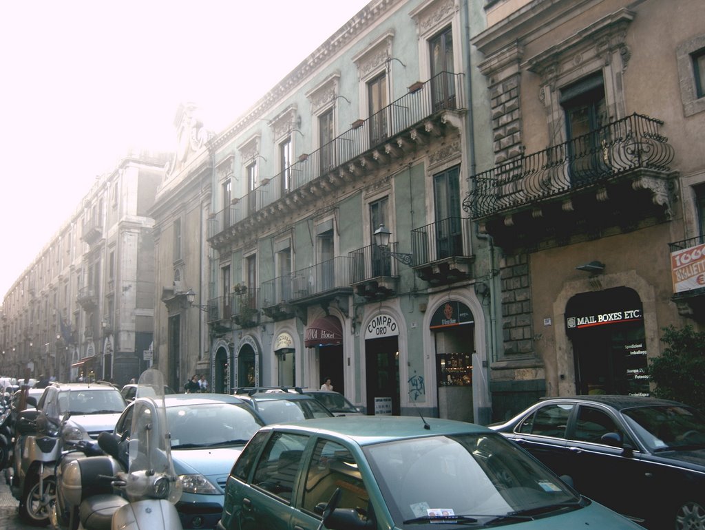 Via Vittorio Emmanuelle, albergo Savona(Catania) by Björgvin Asgeirson