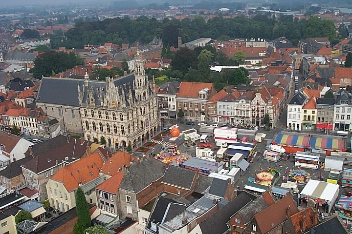 Oudenaarde markt en stadhuis by bailydweezil