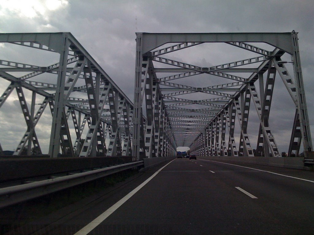 Brug bij Raamsdonksveer by Y0landa