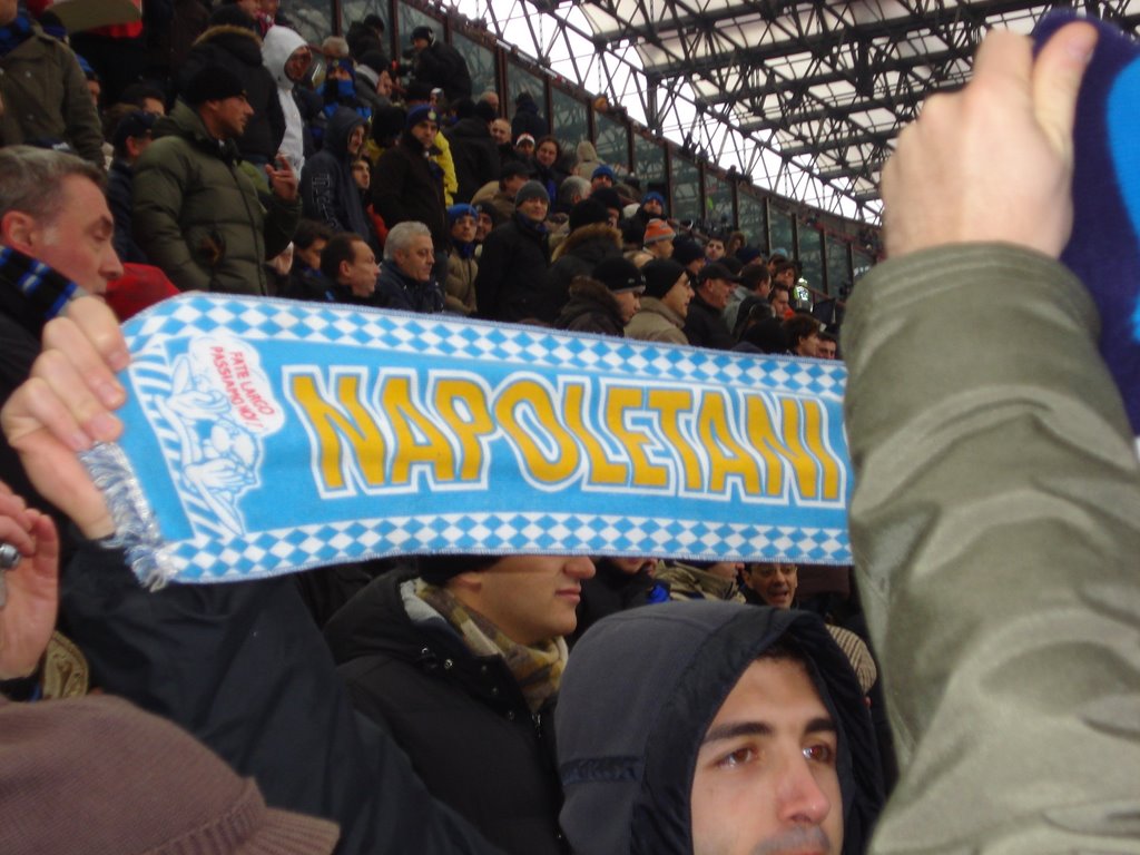 Inter-Napoli tifosi al freddo dopo il gol del pocho by eziozerziani