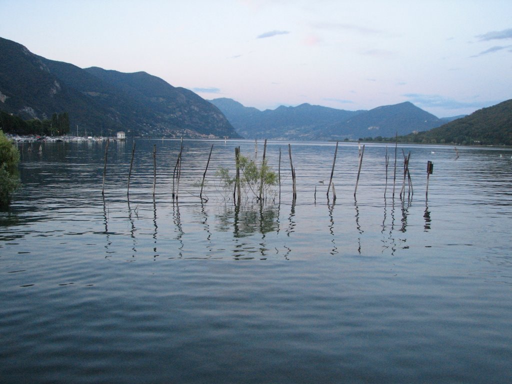 Lago D'Iseo by hladal