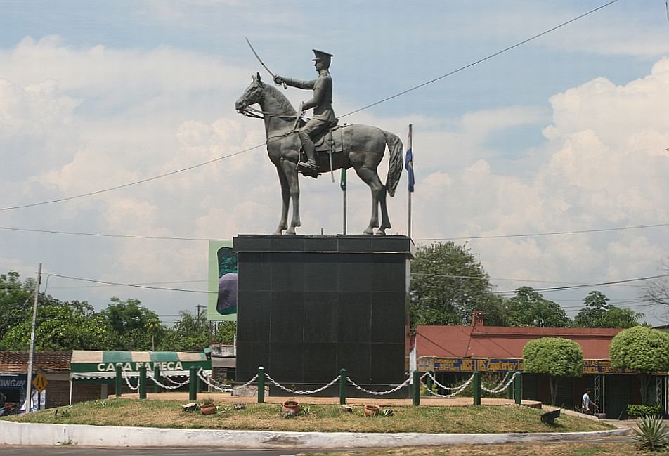 LB - Monumento al Mariscal José Félix Estigarribia by Boettner