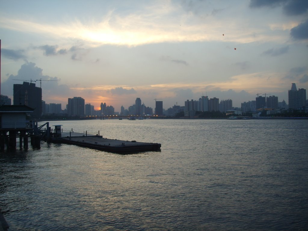 Dock of Sun Yat-sen University,Guangzhou,China(中大码头) by ismiao.com