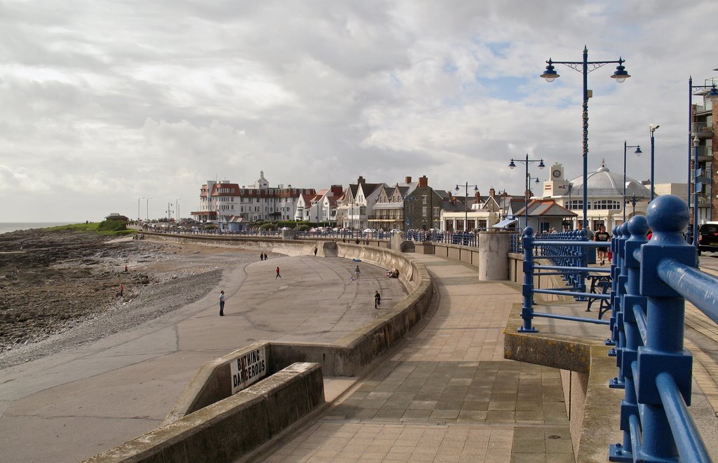 Porthcawl Promenade Aug 2008 by marktyt