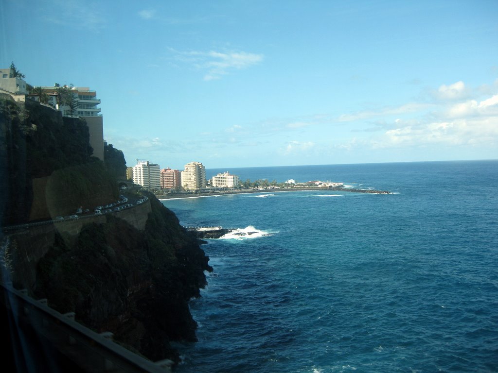 Puerto de la Cruz, llegando by María Lucas