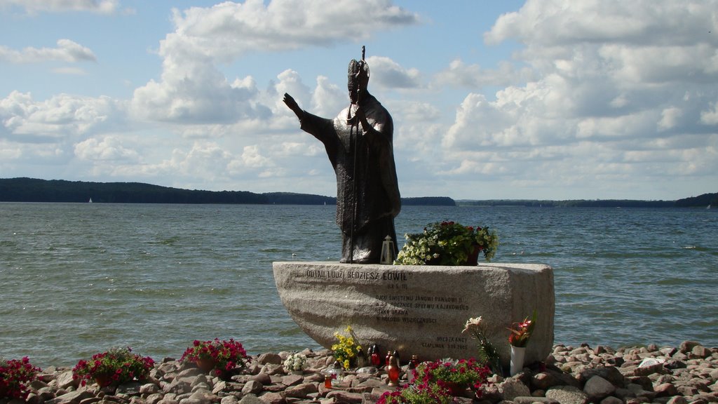 Pomnik nad jeziorem w Czaplinku by Artur Smaga