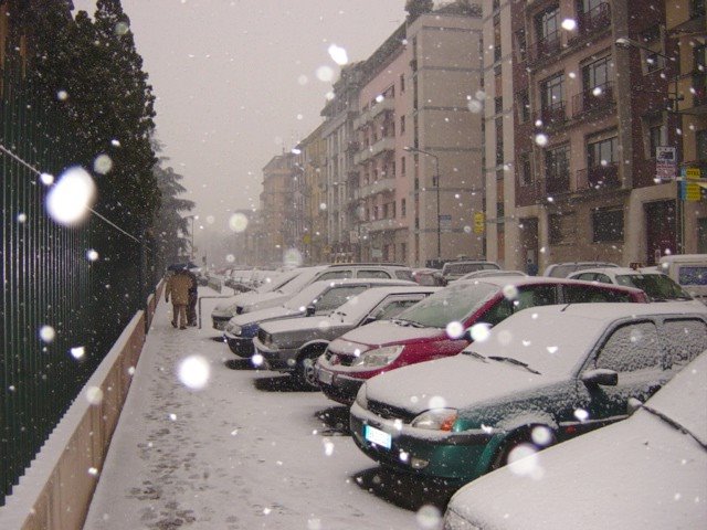 Milano - Neve in Via Venezian by ilnani