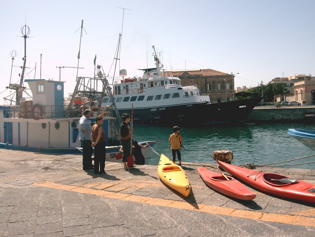 Canotaggio, isola Ortigia(Siracusa,Italy) by Björgvin Asgeirson