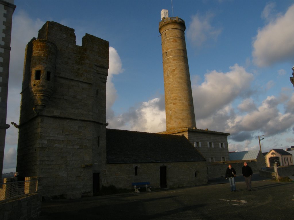 Phare d'Eckmul - St Guénolé en Penmarc'h by Marie-Louise CABON