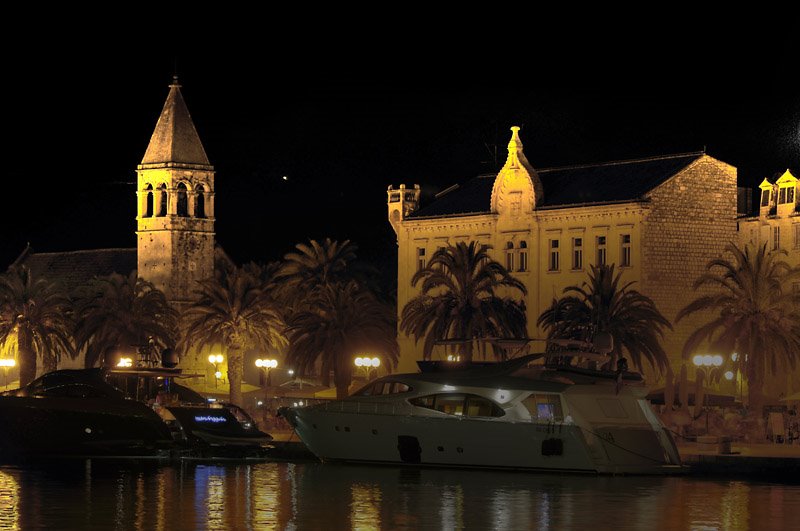 Trogir at night by Phorus