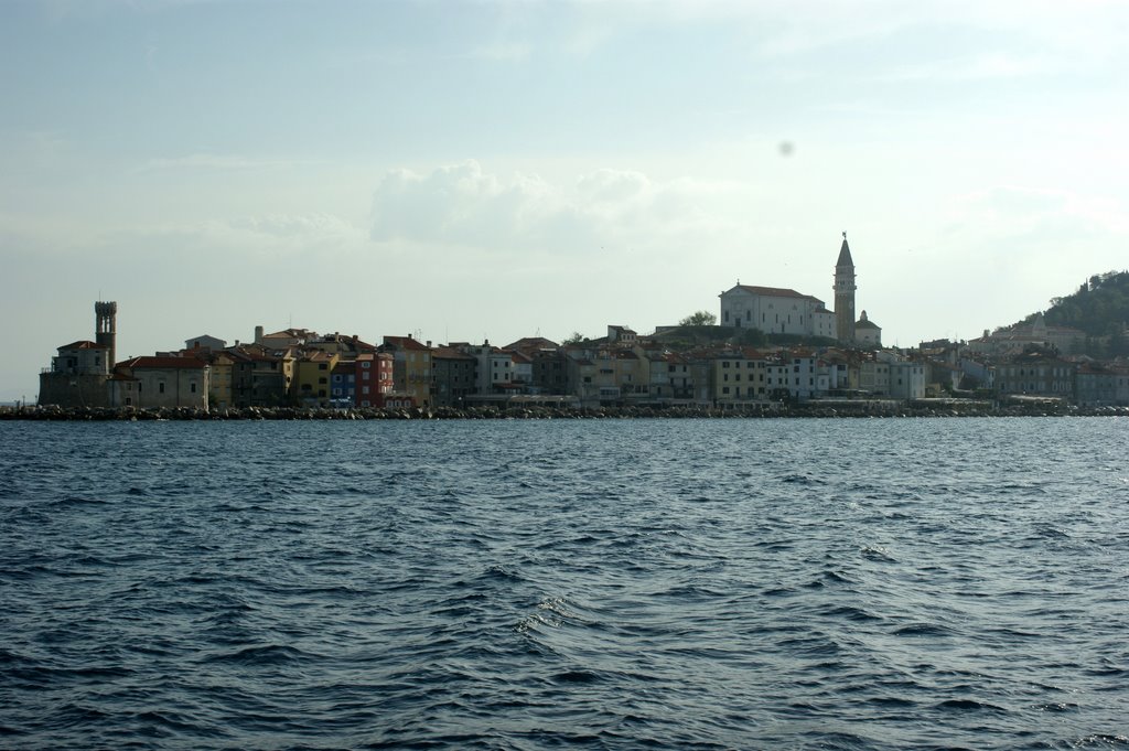 Piran mit St.Georgskirche von See by wolfbam