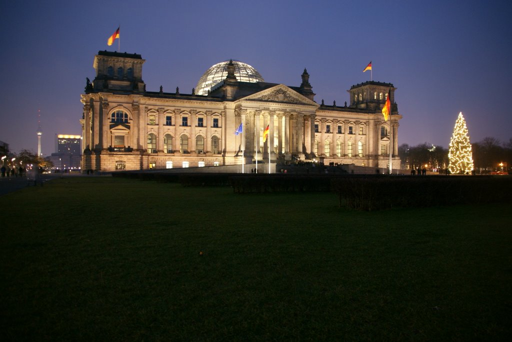 Reichstag am Abend by suspect765