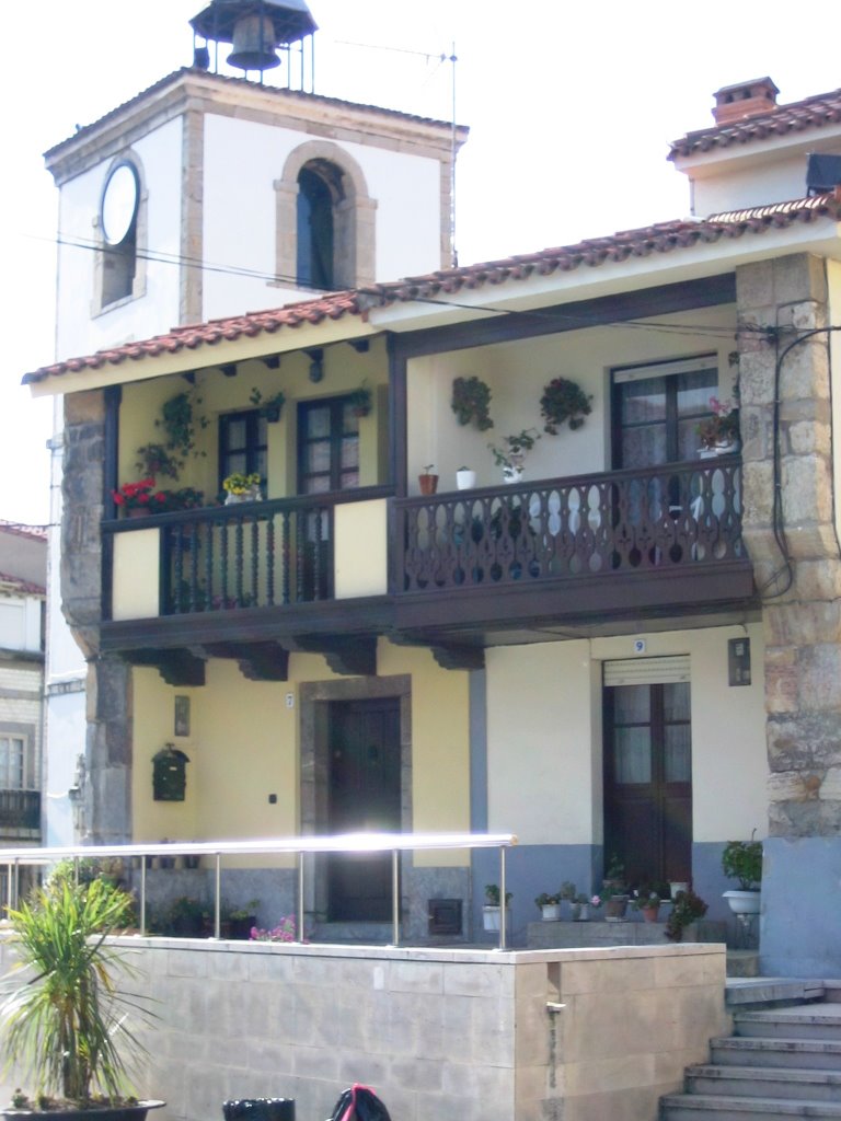 Casas con la Torre del Reloj. Luanco. Gozón. Asturias. by Constantino