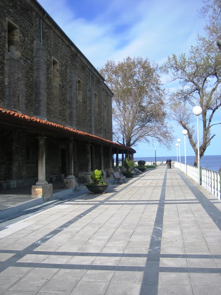 Paseo marítimo. Luanco. Gozón. Asturias. by Constantino