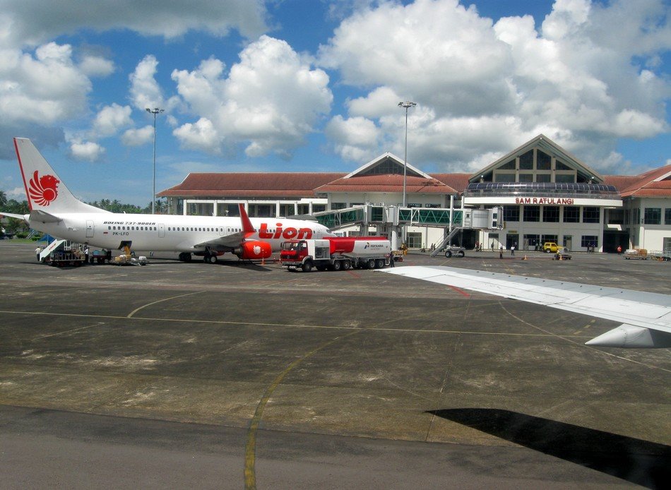 Sam Ratulangi International Airport (MDC) - Manado - Sulawesi by Martin Jendrichowski