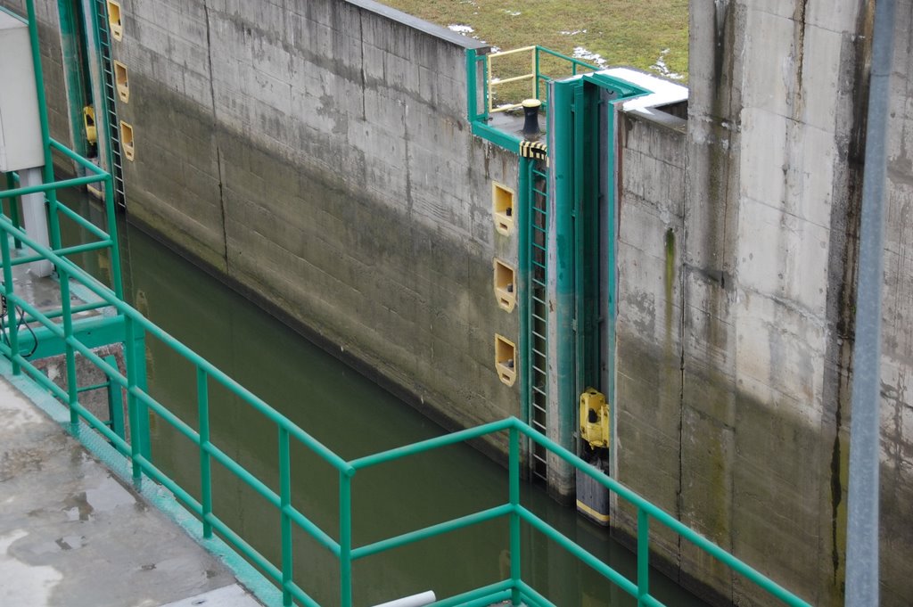 Floating bollards, Lock Smolice, Poland by Koos Fernhout