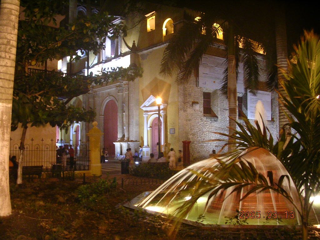 PLAZA DE BOLIVAR by Anibal Millan