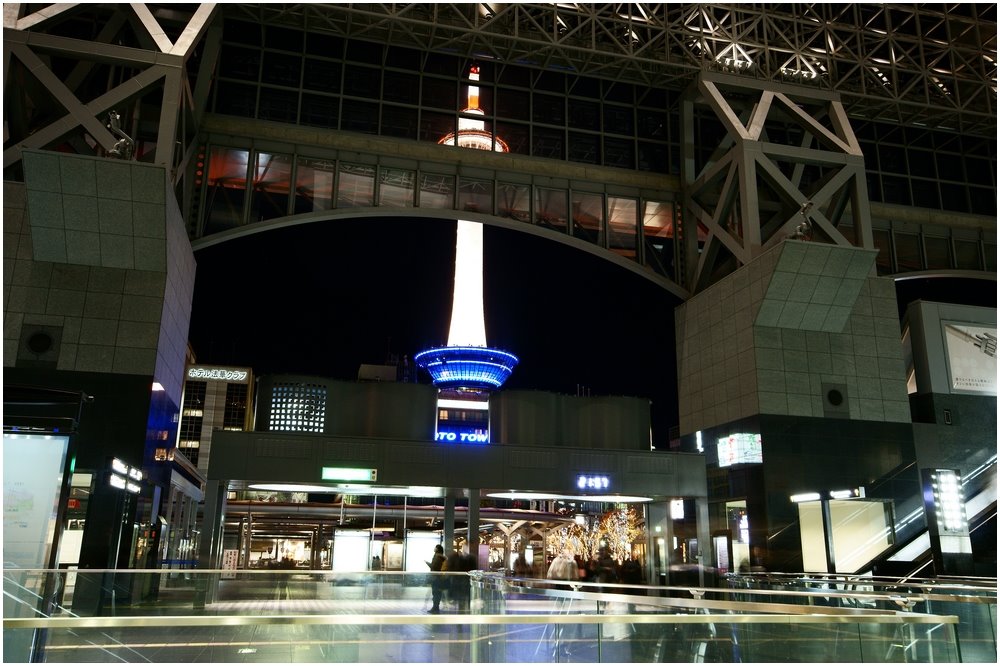 Bahnhof Kyoto Station 京都駅 by Rudolf H.