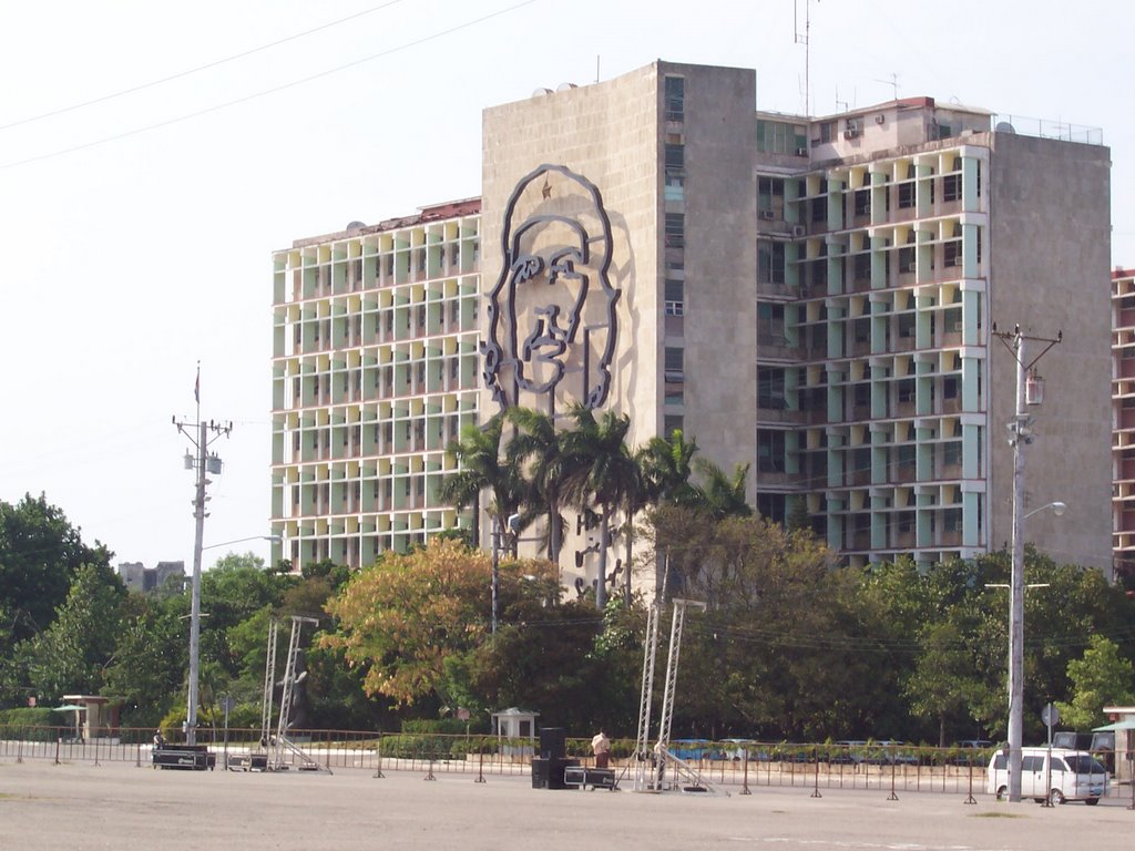 Che on the Ministry of the Interior building by nyx_ss