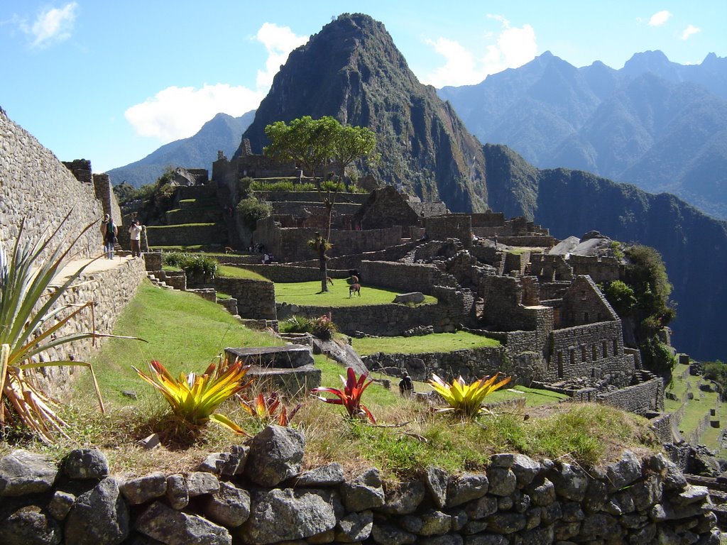 El Huayna Picchu by José Eduardo Ballada…