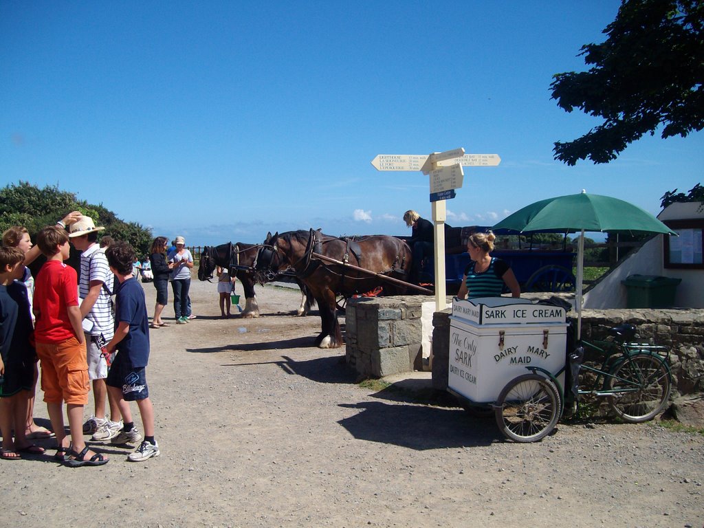 Sark, village centre by Laszlo Dudas