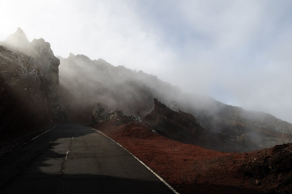 Misty mountain road by Onno Feringa