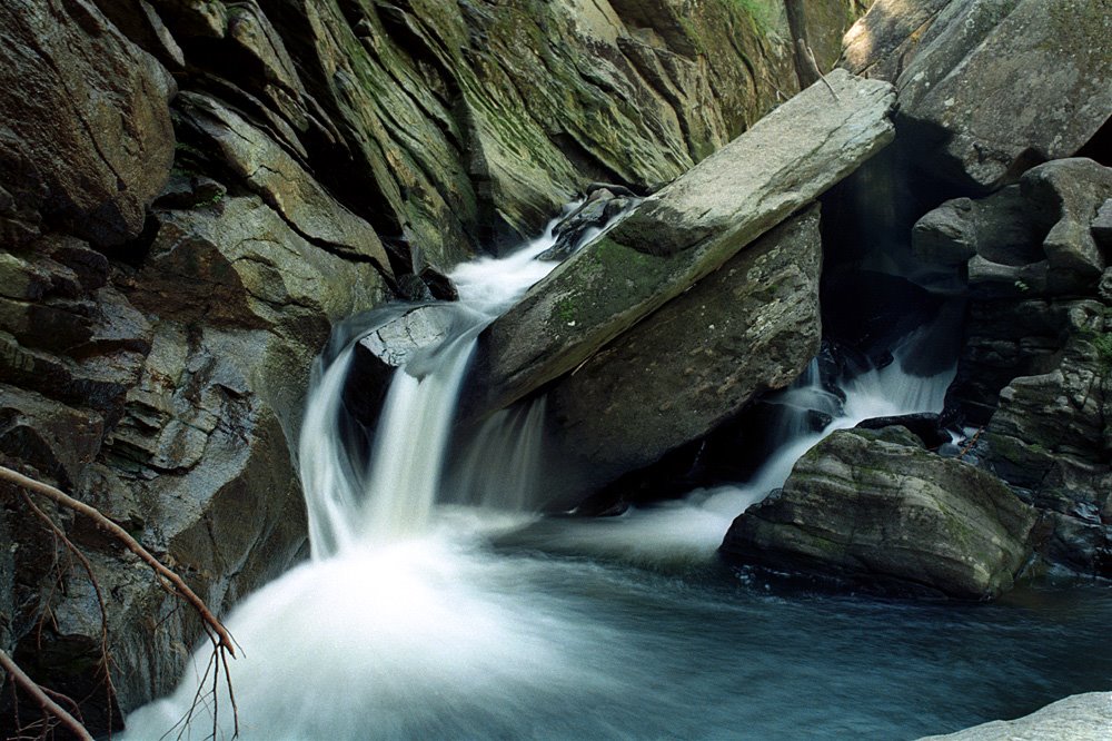 Cavendish Gorge by Dean Goss