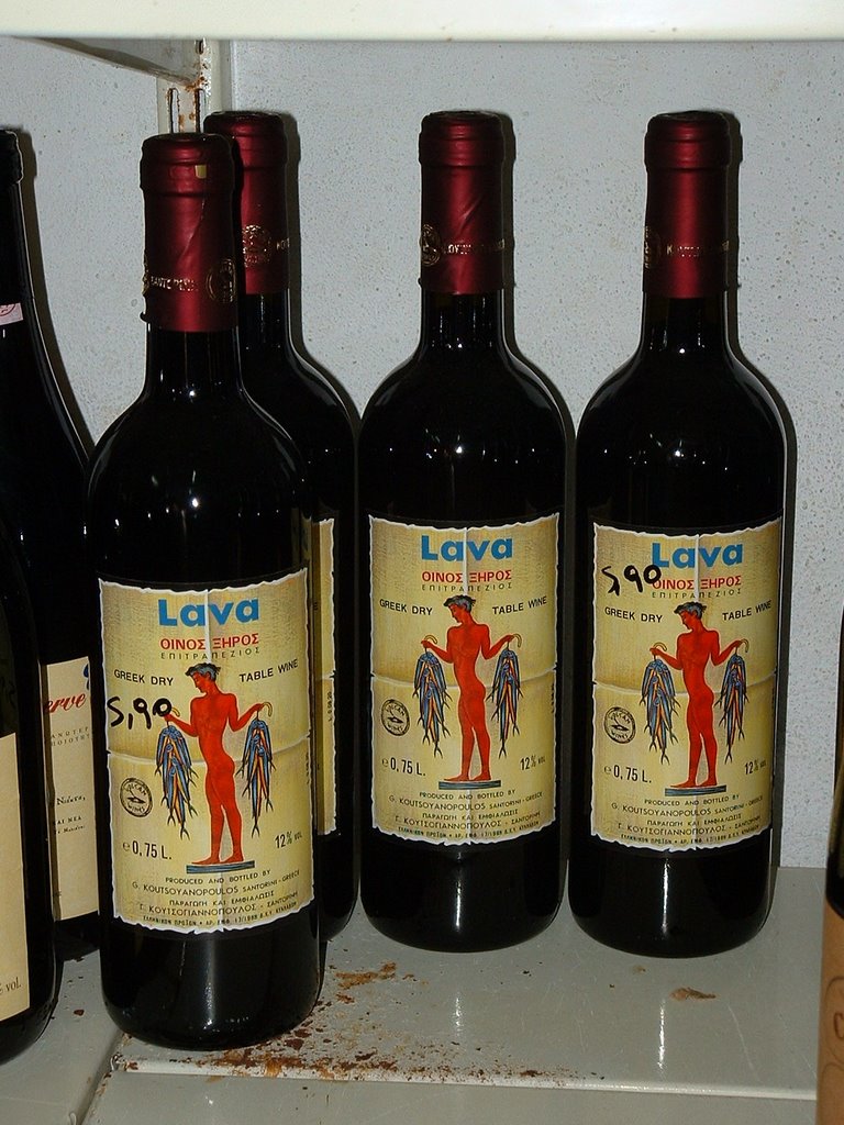 A szőlőből finom lávabor készül (A delicious wine made from grapes ) by Tibor Hebhart