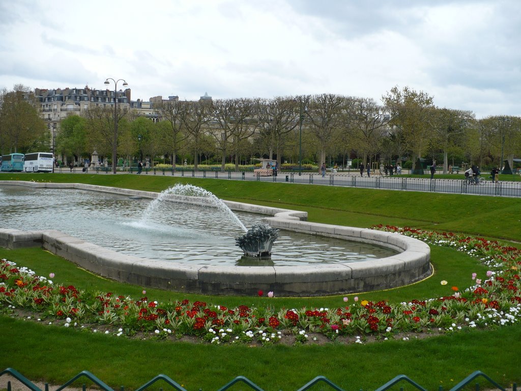 Parc du Champs de Mars - Paris - França by Silvio Schimitt