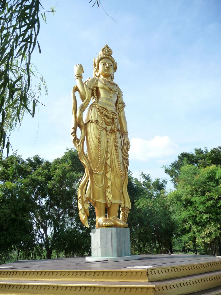 Gold Bodhisattva by 1001001