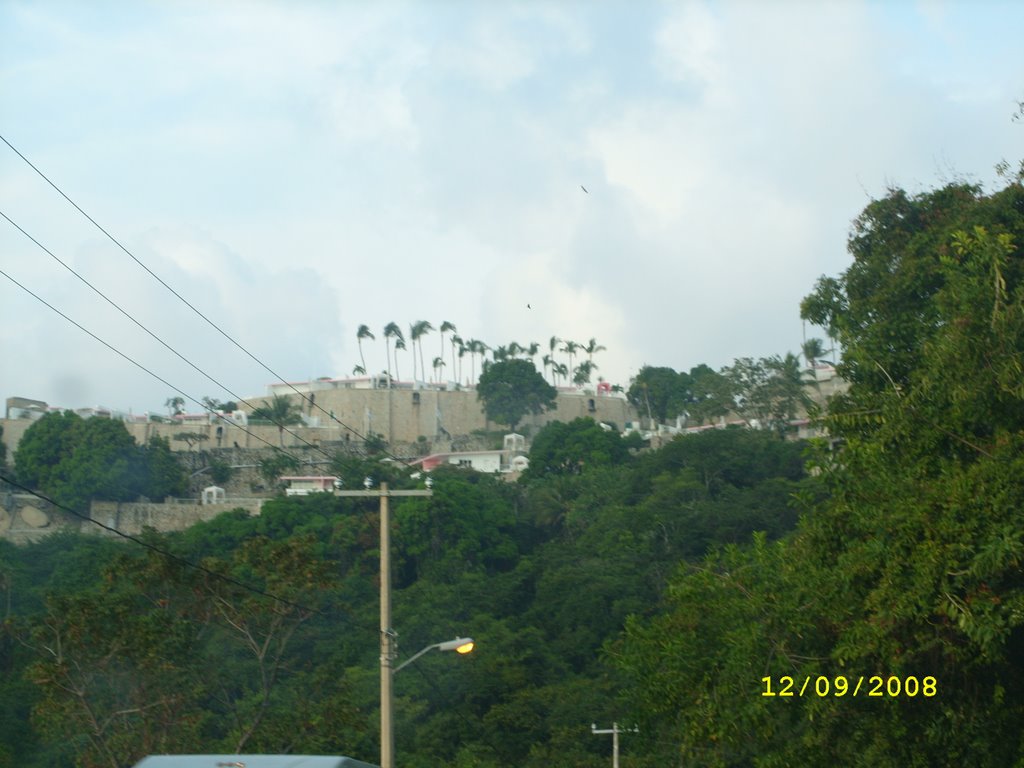 Las Brisas, 39867 Acapulco, Gro., Mexico by Omar Javier Hdez.