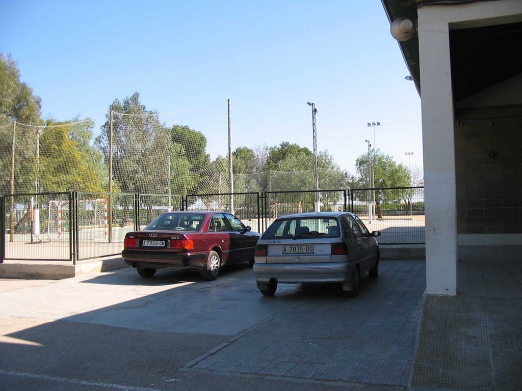 Colegio la Paz. Pista deportiva by Mauricio Fernandez S…