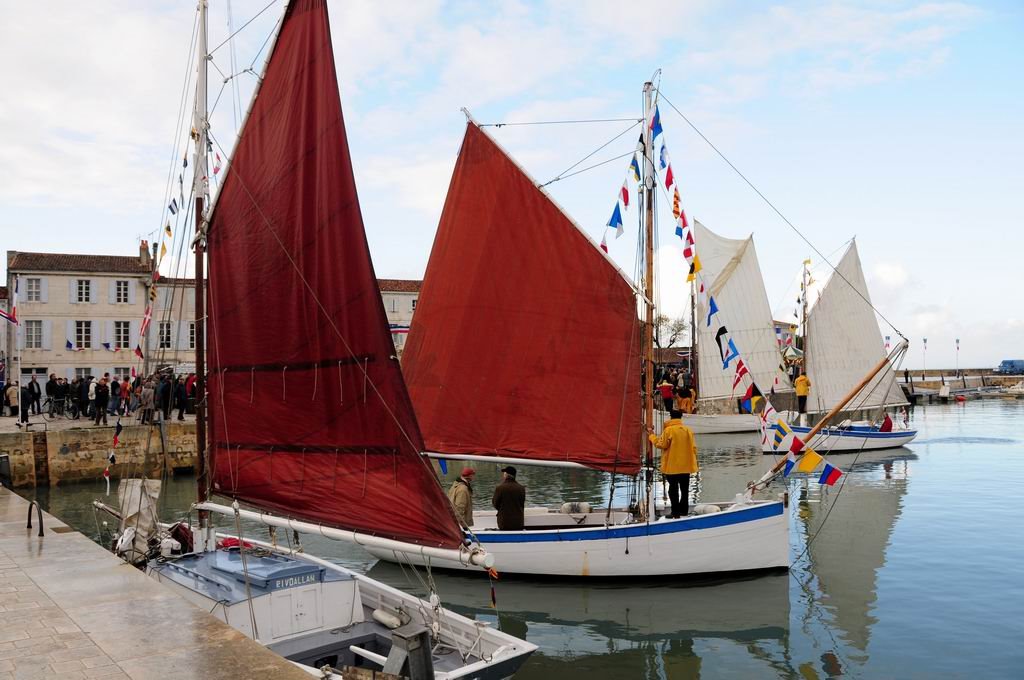 Voiles rouges .fg by Giraudon Francis