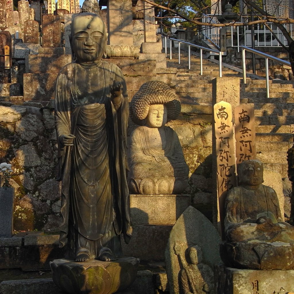 Statues of Konkai-Komyo-Ji temple by taoy (keep Panoramio)