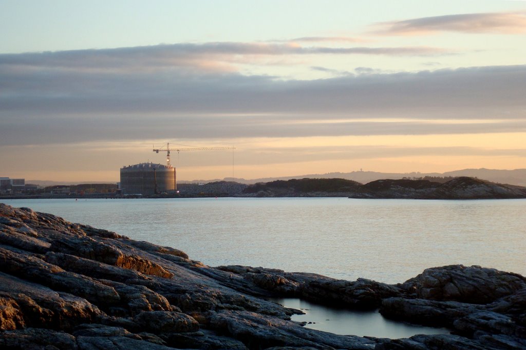 LNG tank at Risa Vika by Amelia Royan