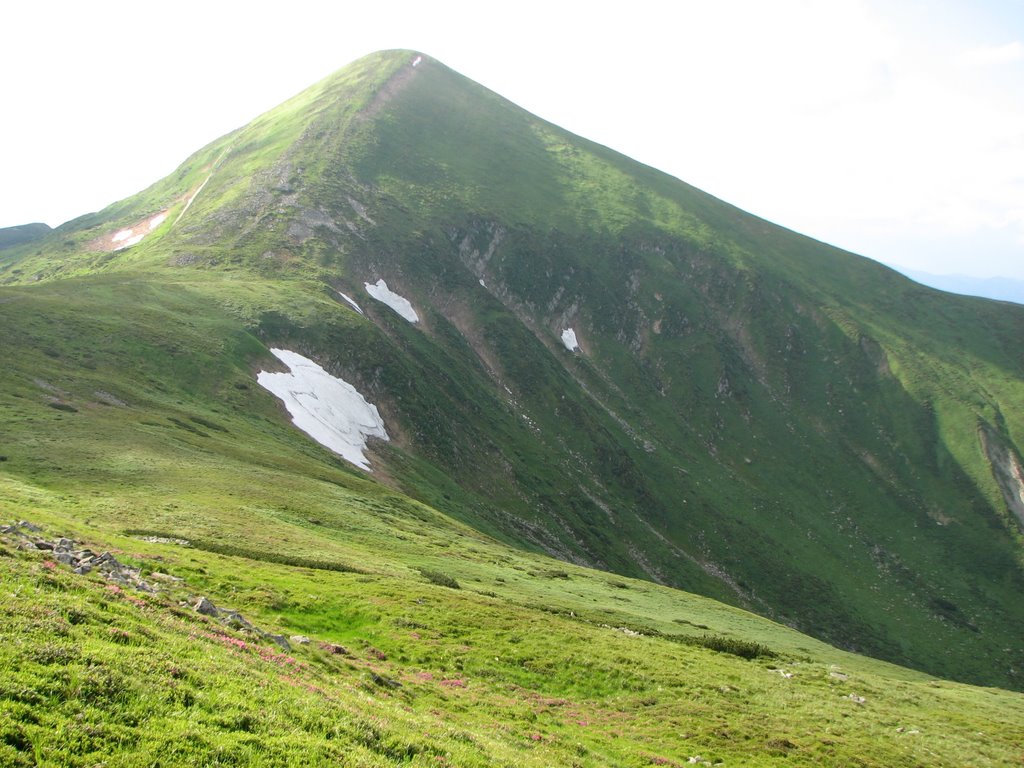 Hoverla from slope of Breskul by Ingwar.Highlander