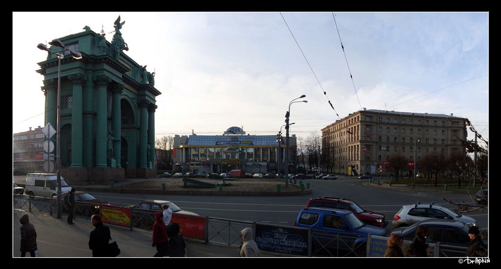 Russia, St. Petersburg, prospekt Stachek, Narvskie Triumfal'nye vorota by Gleb Drapkin