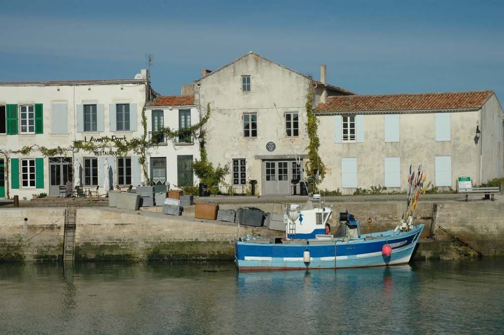 L'entrée du port de St Martin de Ré by dhy59