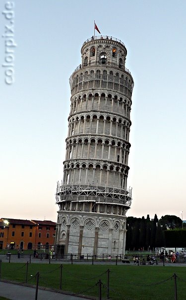 Leaning Tower of Pisa by Laileen Günther