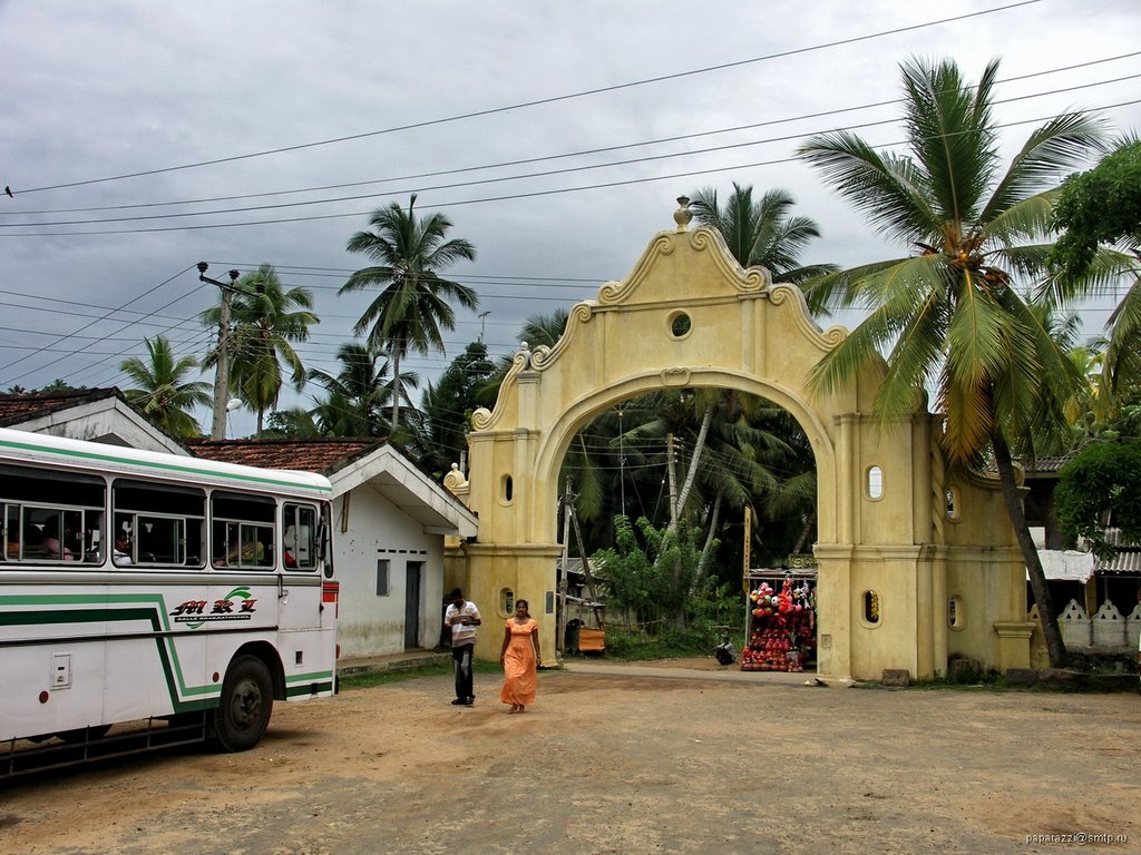 Sri Lanka Dikwella Temple Wewurukannala Vihara by paparazzistas