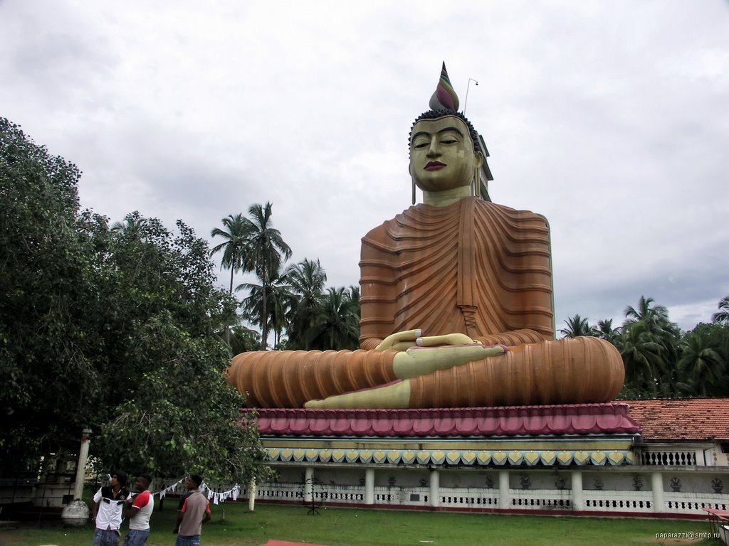 Sri Lanka Dikwella Temple Wewurukannala Vihara by paparazzistas