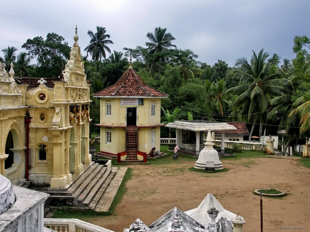 Sri Lanka Dikwella Temple Wewurukannala Vihara by paparazzistas