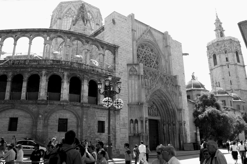 Plaza de la virgen by luca.nassini