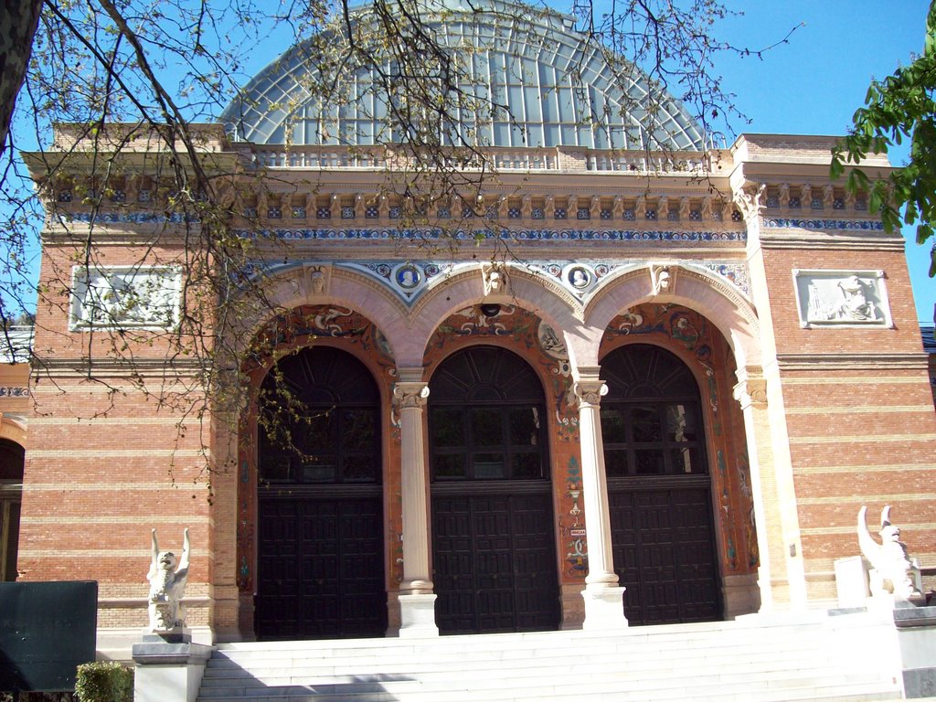 Entrada al Palacio de Velázquez by Chivití