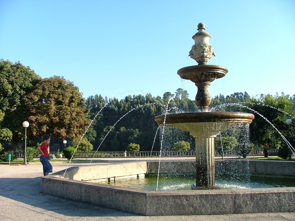 Parque A Canuda Fuente by Fernando Méndez