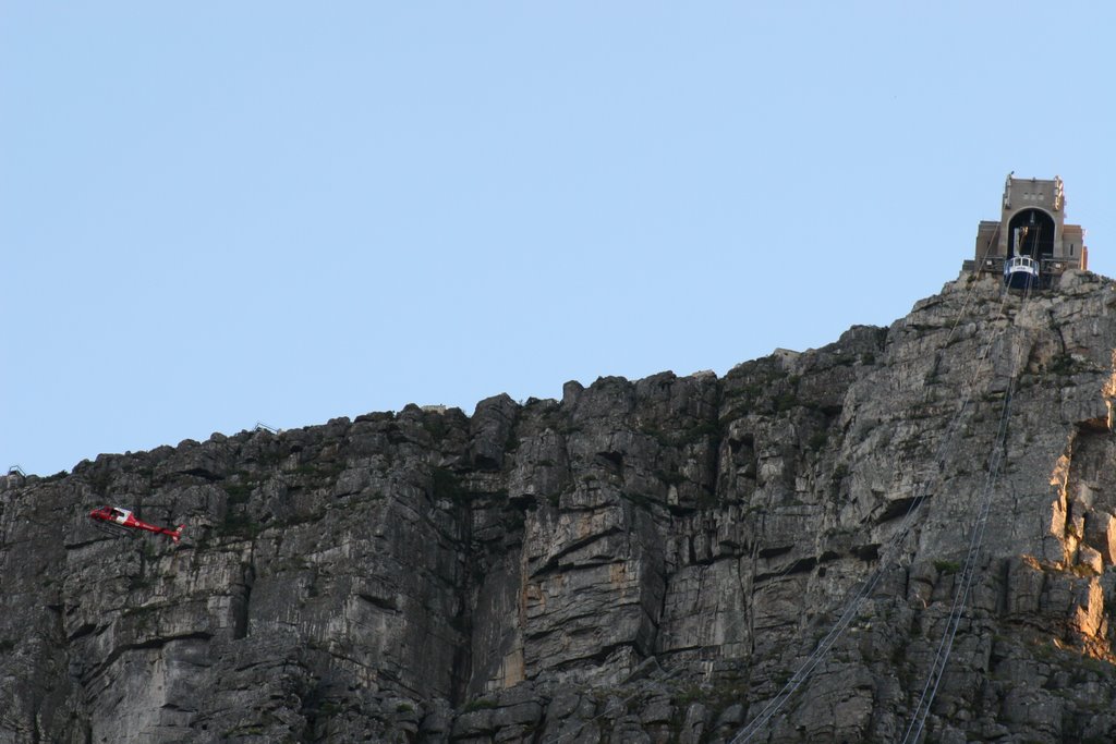 Rescue mission on Table Mountain by Johan Fourie