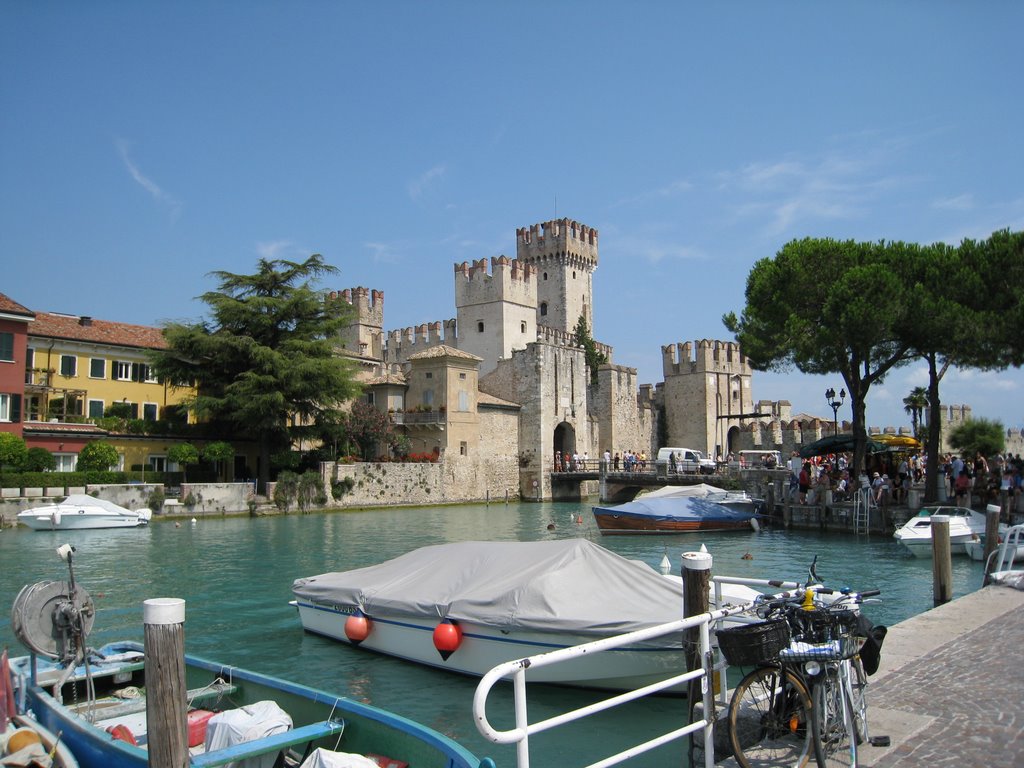 Castello Scaligero/Scaliger Castle by gerivu