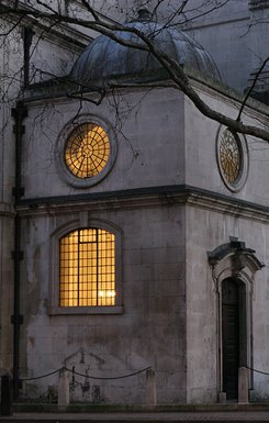 St Clement Danes church, Aldwych, London by simondev